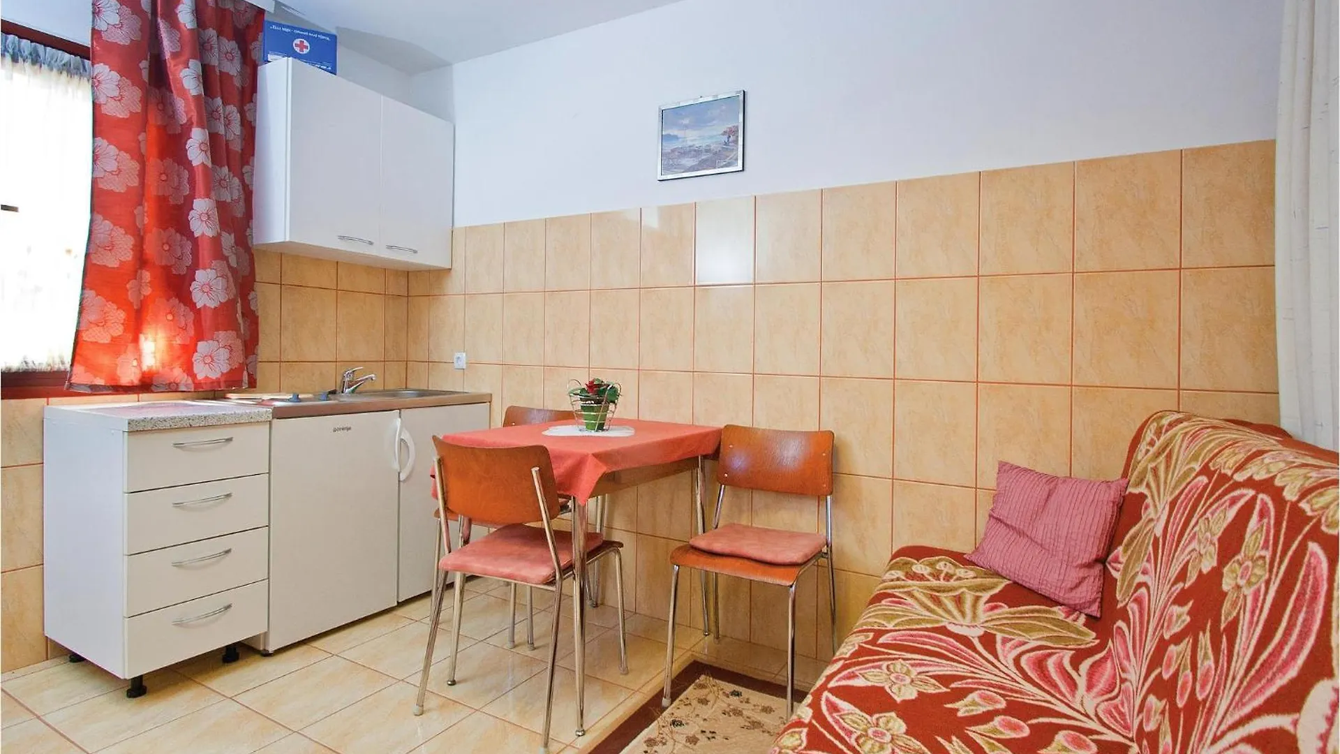 Awesome Apartment In Valtursko Polje With Kitchen Pula 0*,