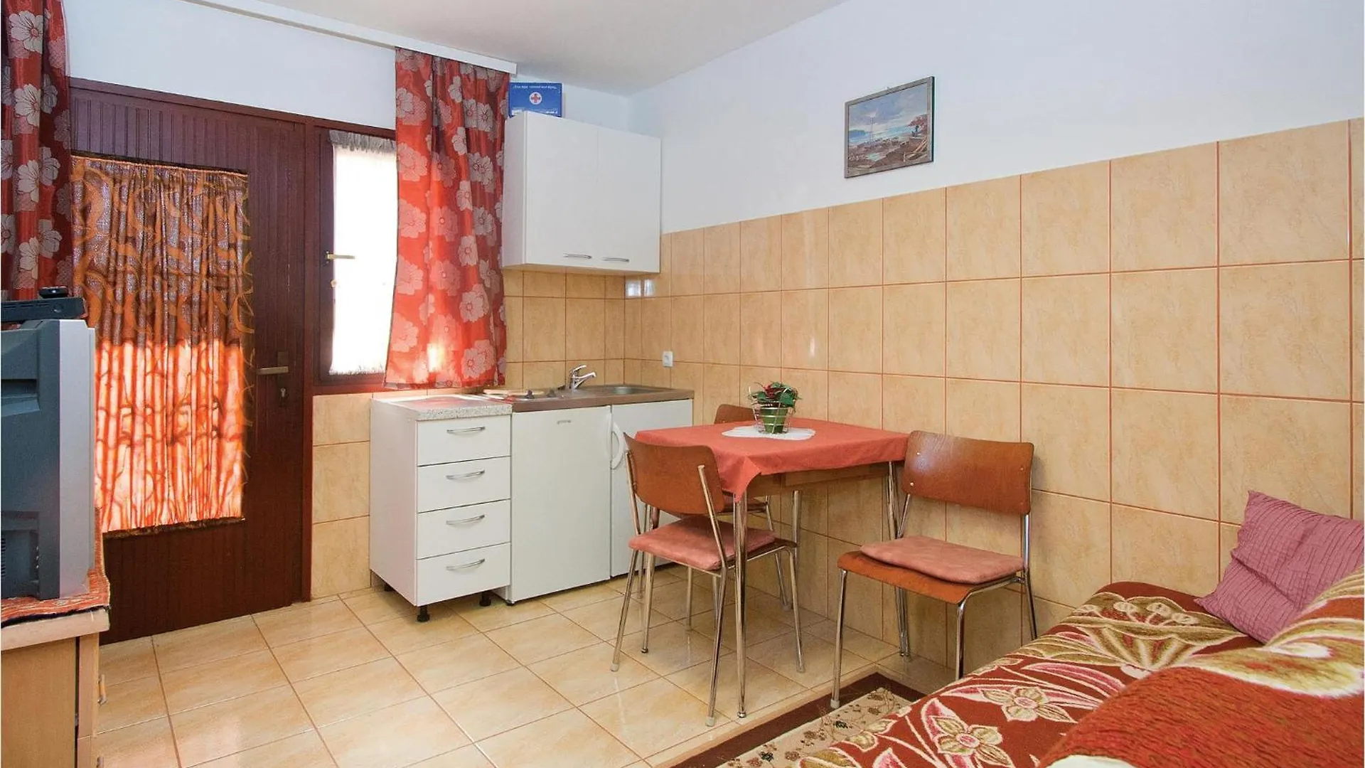Awesome Apartment In Valtursko Polje With Kitchen Pula